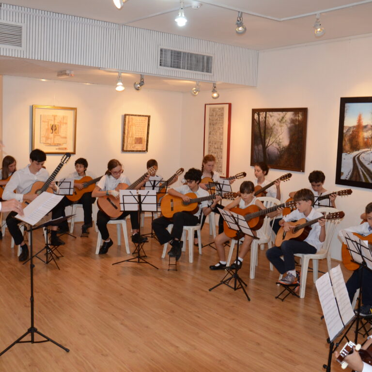 Guitar Posture: The Foundation of Fluent Performance